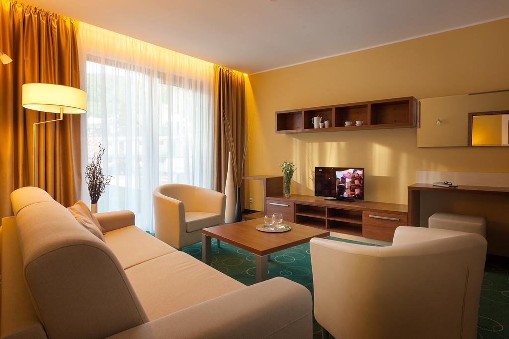 Wellness Hotel Panorama เตรนชิอาสกี เตปลิตเซ ภายนอก รูปภาพ